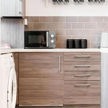 Enjoy At 4br House - Near Centre Будинок відпочинку Лідс