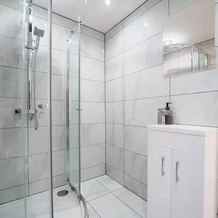 Enjoy At 4br House - Near Centre Будинок відпочинку *
