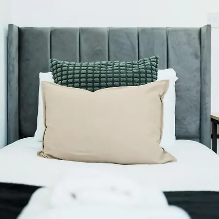 Enjoy At 4br House - Near Centre Будинок відпочинку *