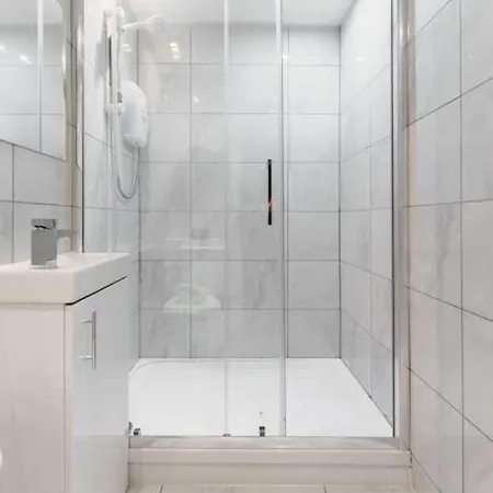 Enjoy At 4br House - Near Centre * Лідс