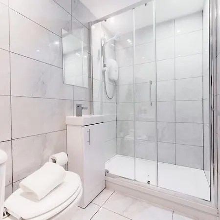 Enjoy At 4br House - Near Centre Будинок відпочинку *