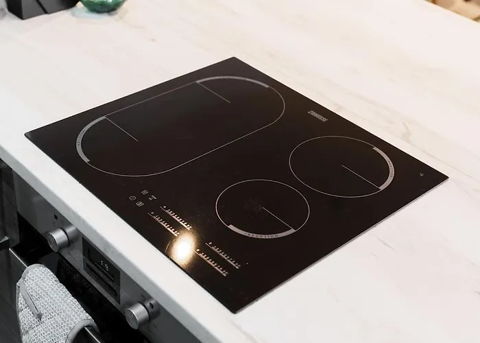 Enjoy At 4br House - Near Centre Semesterbostad