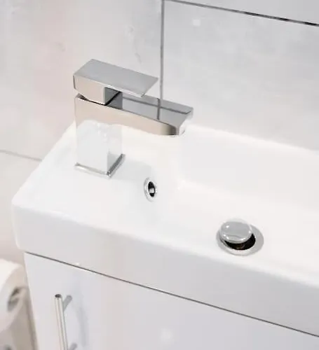 Enjoy At 4br House - Near Centre * Leeds (West Yorkshire)