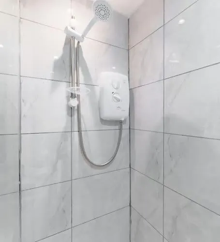 Enjoy At 4br House - Near Centre Semesterbostad