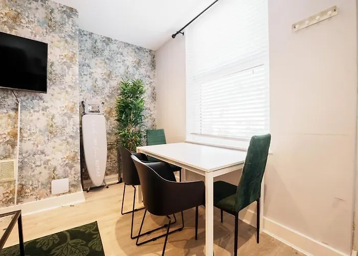 Enjoy At 4br House - Near Centre Semesterbostad *