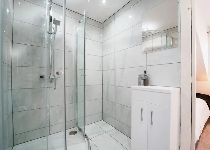 Enjoy At 4br House - Near Centre Semesterbostad *