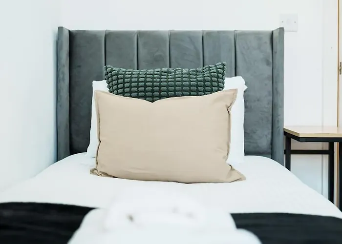 Enjoy At 4br House - Near Centre Semesterbostad *