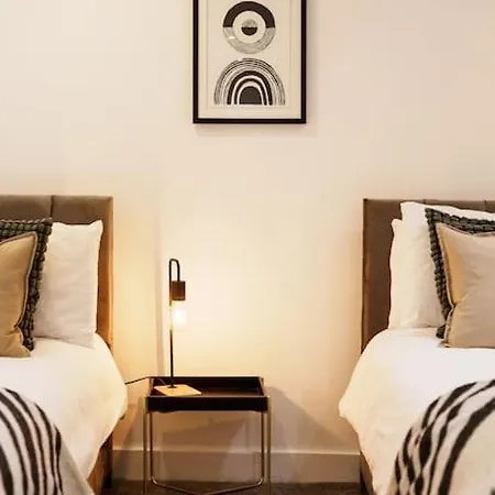 بيت للعطل Enjoy At 4br House - Near Centre ليدز