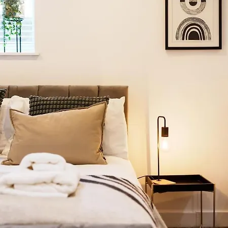 Enjoy At 4br House - Near Centre ليدز