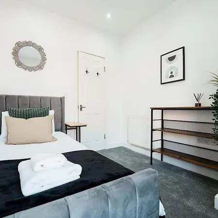 Enjoy At 4br House - Near Centre * Leeds (West Yorkshire)