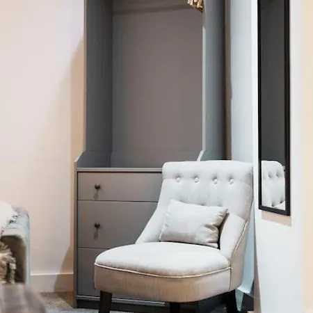 بيت للعطل Enjoy At 4br House - Near Centre *