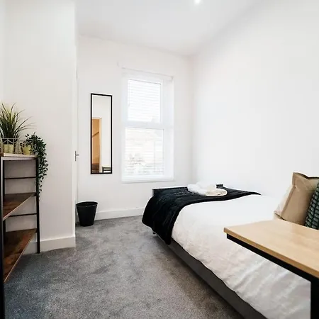 Enjoy Leeds At 4br House - Near Centre Leeds (West Yorkshire)