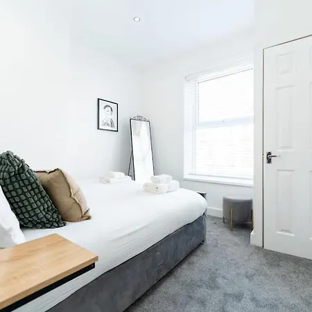 Enjoy Leeds At 4br House - Near Centre *