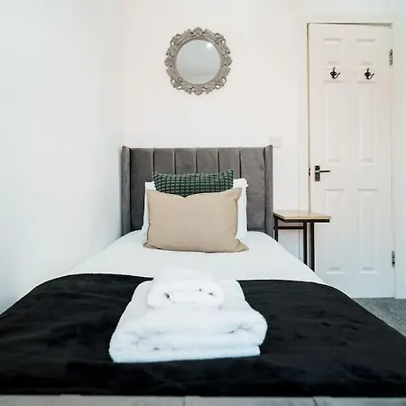 بيت للعطل Enjoy At 4br House - Near Centre ليدز