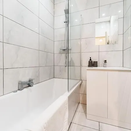 بيت للعطل Enjoy At 4br House - Near Centre