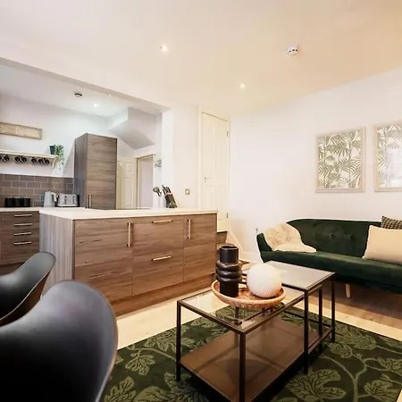 Enjoy At 4br House - Near Centre ليدز