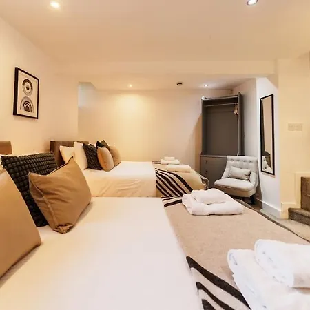Holiday home Enjoy Leeds At 4br House - Near Centre
