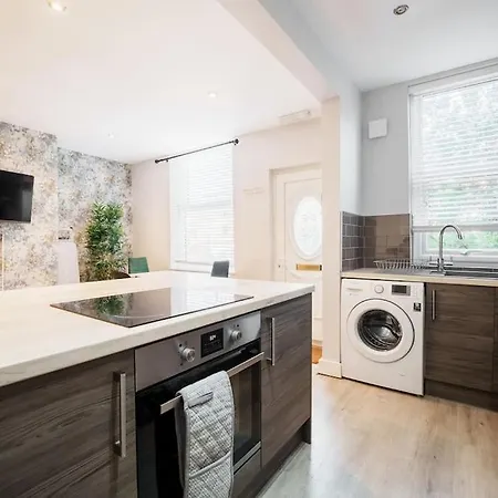 Enjoy At 4br House - Near Centre Semesterbostad *