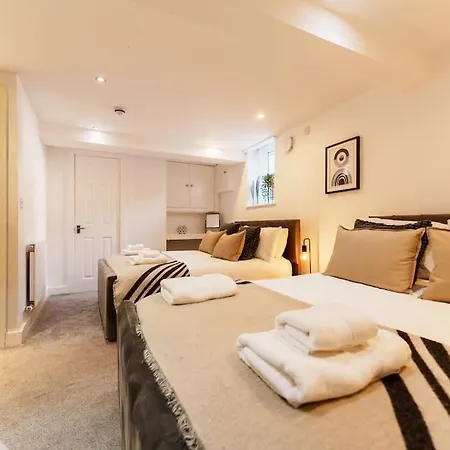 Enjoy At 4br House - Near Centre بيت للعطل