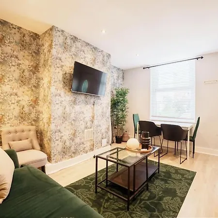 بيت للعطل Enjoy At 4br House - Near Centre ليدز