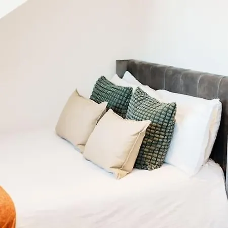 Holiday home Enjoy Leeds At 4br House - Near Centre