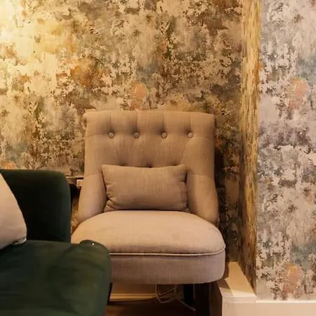 Enjoy At 4br House - Near Centre بيت للعطل ليدز