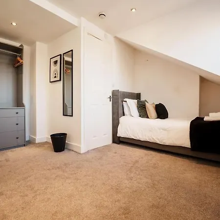 Enjoy At 4br House - Near Centre *