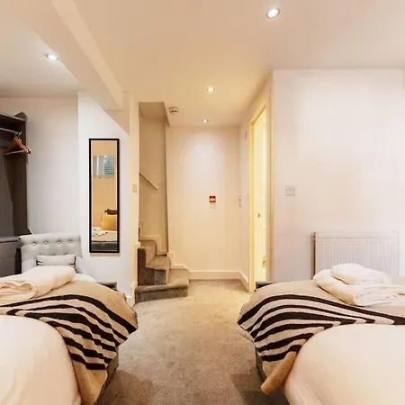 Enjoy At 4br House - Near Centre Semesterbostad