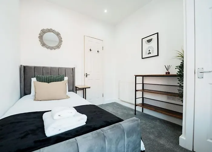 Enjoy At 4br House - Near Centre * Leeds (West Yorkshire)