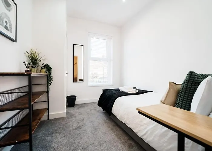 Enjoy At 4br House - Near Centre Leeds (West Yorkshire)