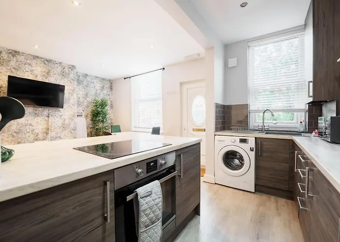 Enjoy At 4br House - Near Centre Holiday home *