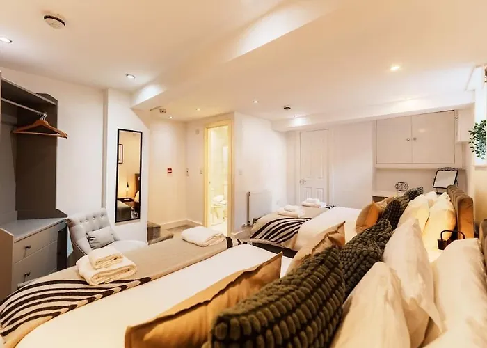 Enjoy At 4br House - Near Centre