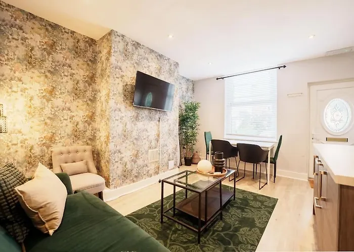 Holiday home Enjoy At 4br House - Near Centre Leeds (West Yorkshire)