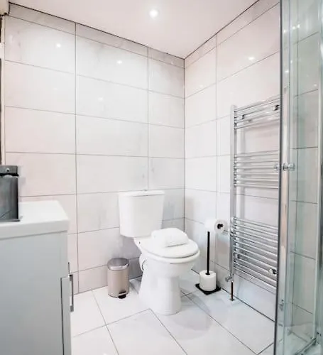 Holiday home Enjoy At 4br House - Near Centre Leeds (West Yorkshire)