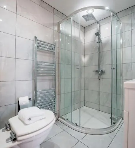 Enjoy At 4br House - Near Centre * Leeds (West Yorkshire)