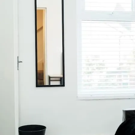 Enjoy At 4br House - Near Centre Leeds (West Yorkshire)