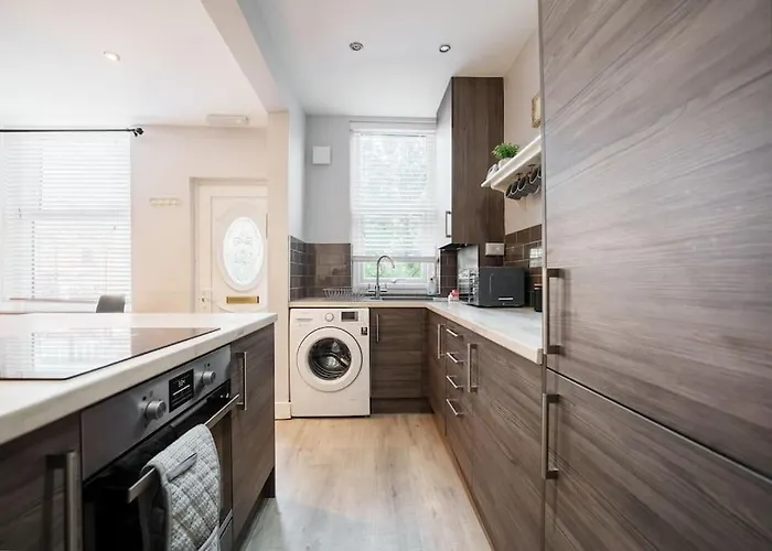 Enjoy At 4br House - Near Centre Leeds (West Yorkshire)