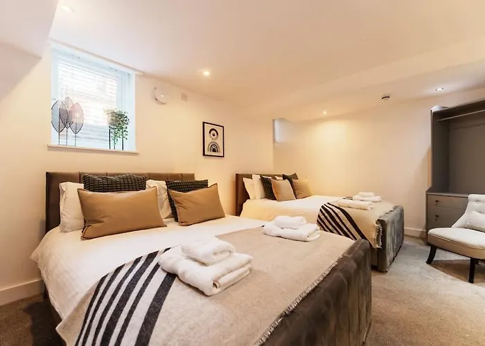 Enjoy At 4br House - Near Centre