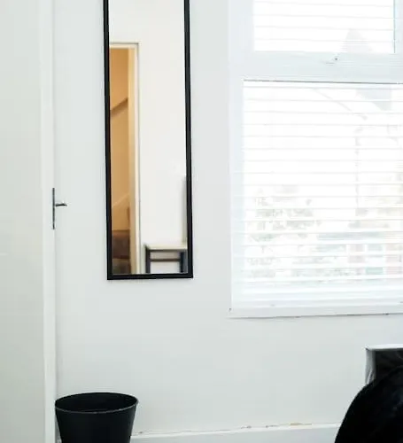 Enjoy At 4br House - Near Centre Leeds (West Yorkshire)